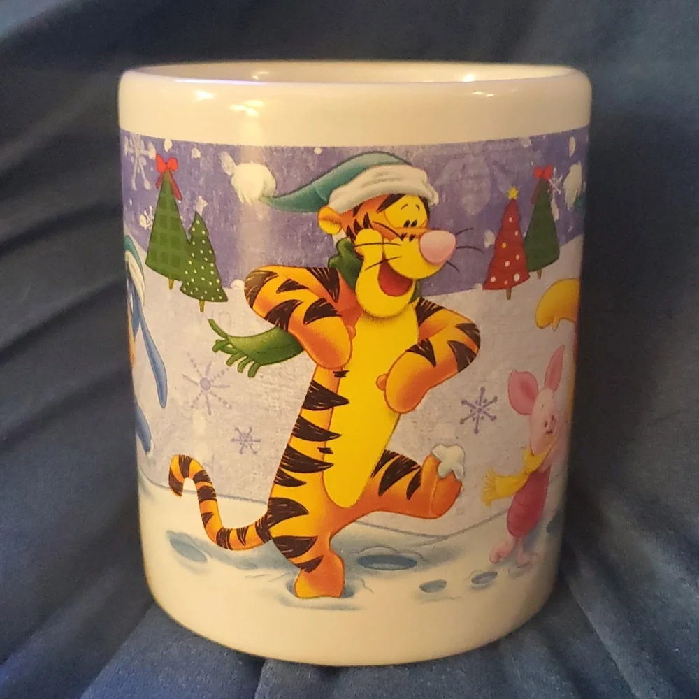 Disney Winnie the Pooh snow footprints mug #4325 rare - Picture 2 of 5